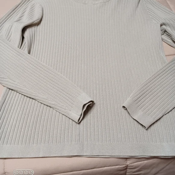 Appleseeds casual sweater New without tags - Picture 2 of 3